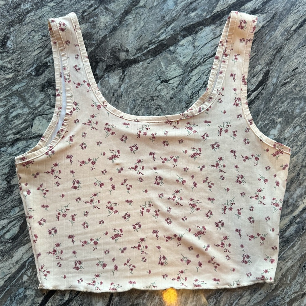 Size Medium SHEIN floral cropped lettuce trim tank top